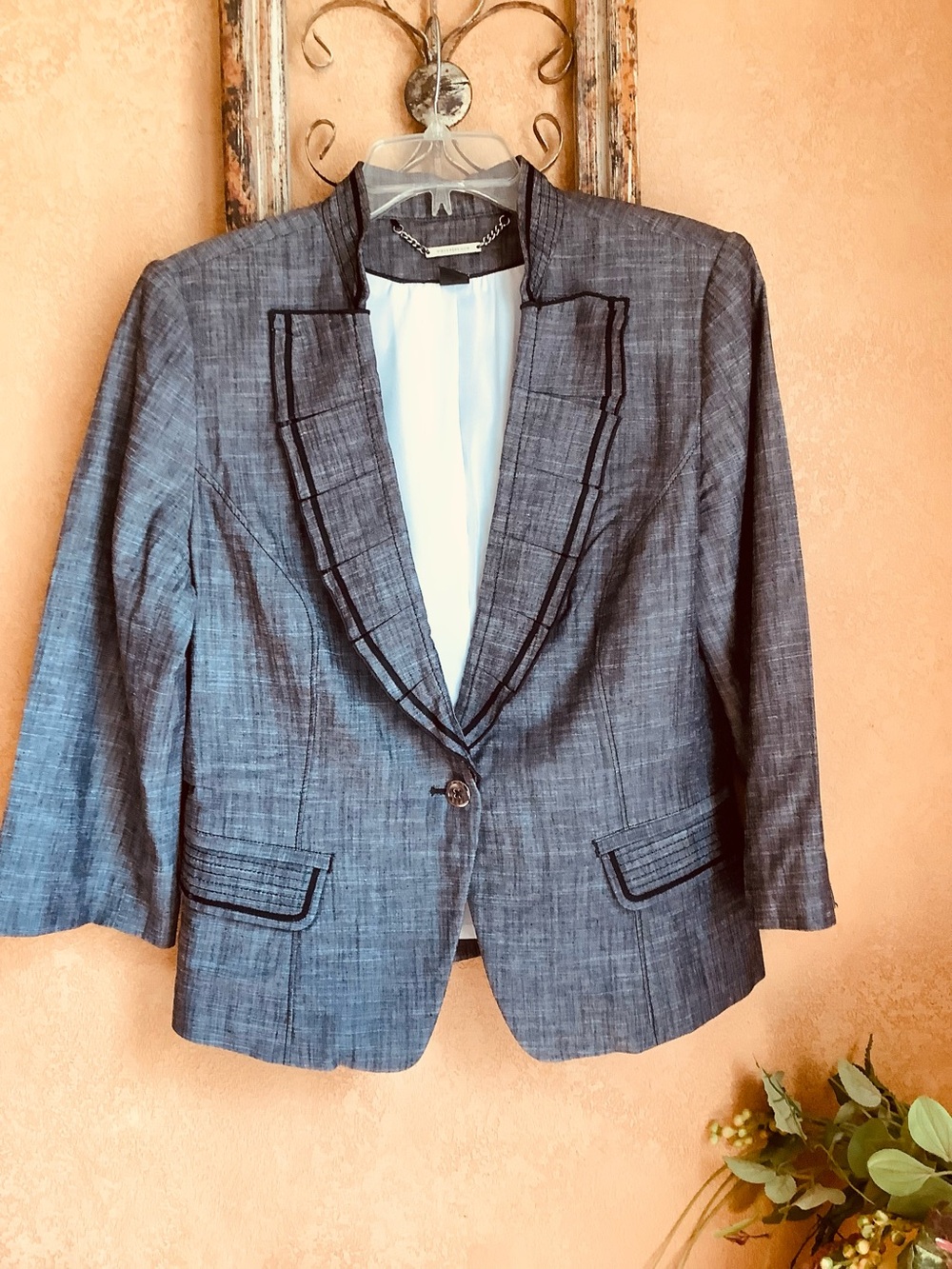WHBM Size 14 linen blend gray with black accent blazer